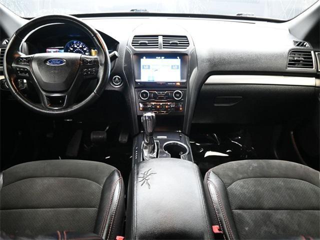 Photo of 2018 White Platinum Clearcoat Metallic Ford Explorer