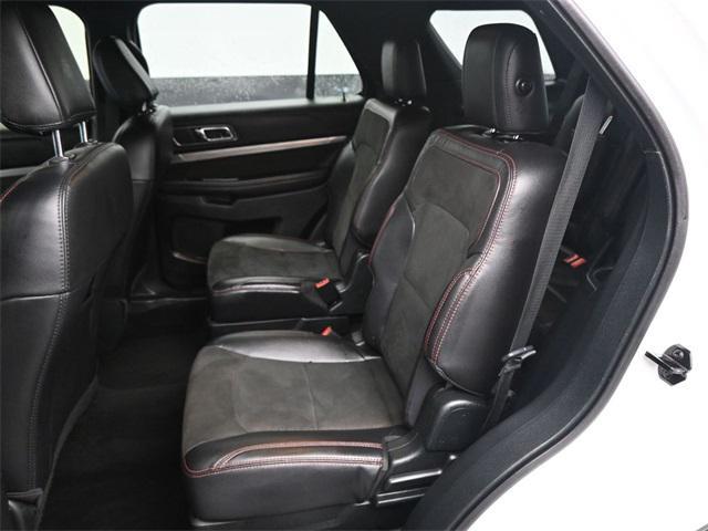 Photo of 2018 White Platinum Clearcoat Metallic Ford Explorer
