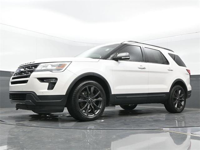 Photo of 2018 White Platinum Clearcoat Metallic Ford Explorer