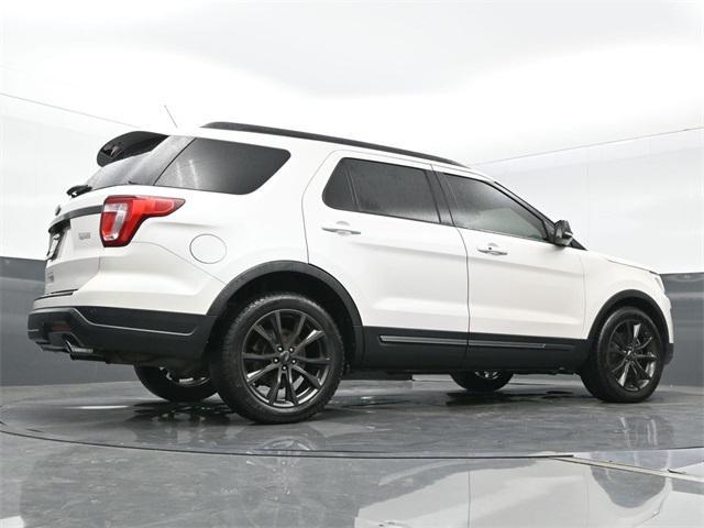 Photo of 2018 White Platinum Clearcoat Metallic Ford Explorer