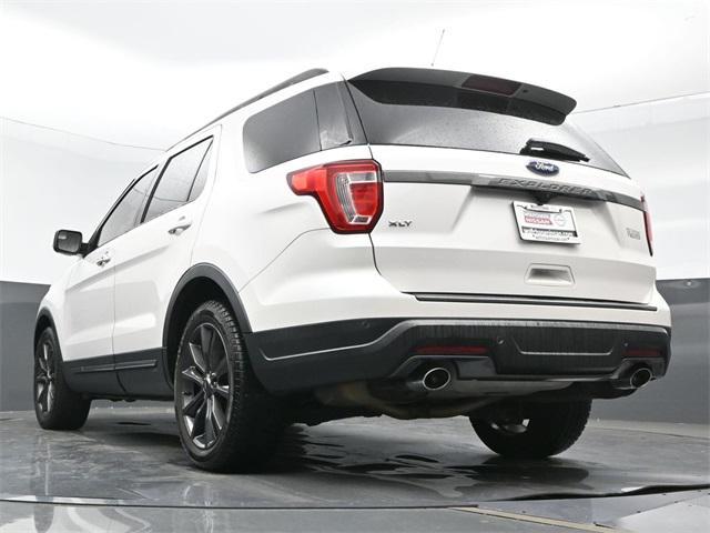 Photo of 2018 White Platinum Clearcoat Metallic Ford Explorer