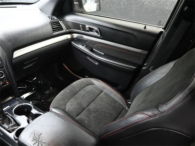 Photo of 2018 White Platinum Clearcoat Metallic Ford Explorer