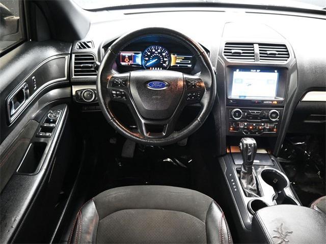 Photo of 2018 White Platinum Clearcoat Metallic Ford Explorer
