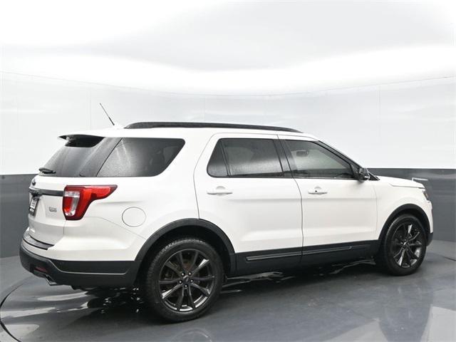 Photo of 2018 White Platinum Clearcoat Metallic Ford Explorer