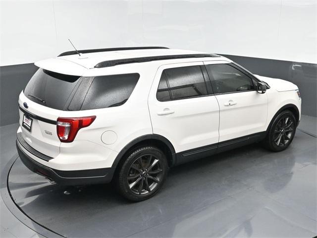 Photo of 2018 White Platinum Clearcoat Metallic Ford Explorer