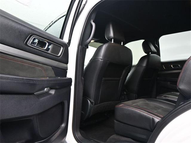 Photo of 2018 White Platinum Clearcoat Metallic Ford Explorer