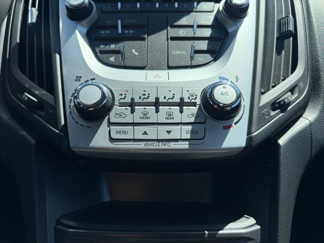 Photo of 2016 Silver Ice Metallic Chevrolet Equinox
