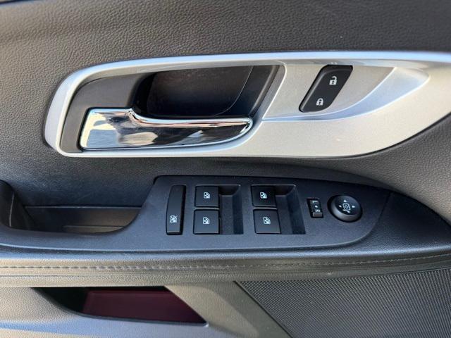 Photo of 2016 Silver Ice Metallic Chevrolet Equinox