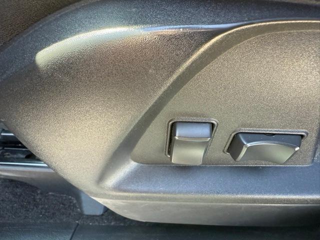 Photo of 2016 Silver Ice Metallic Chevrolet Equinox