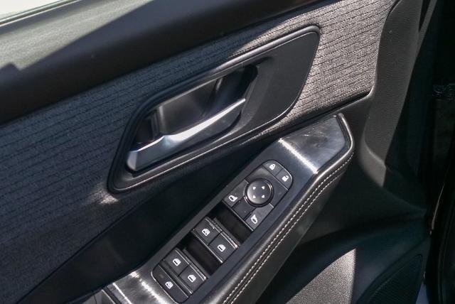 Photo of 2023 Super Black Nissan Rogue