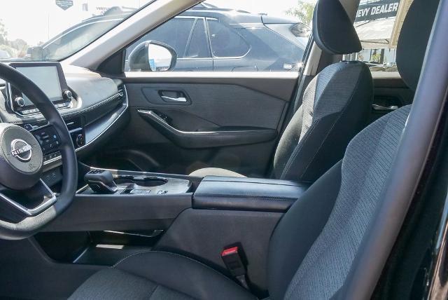 Photo of 2023 Super Black Nissan Rogue