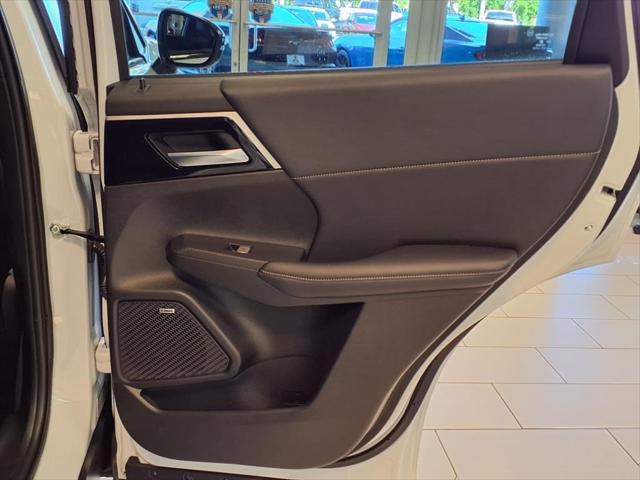 Photo of 2025 White Diamond With Black Roof Mitsubishi Outlander