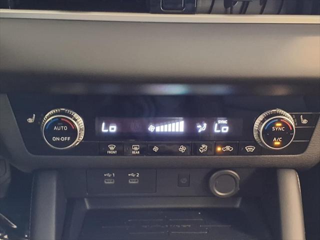 Photo of 2025 White Diamond With Black Roof Mitsubishi Outlander