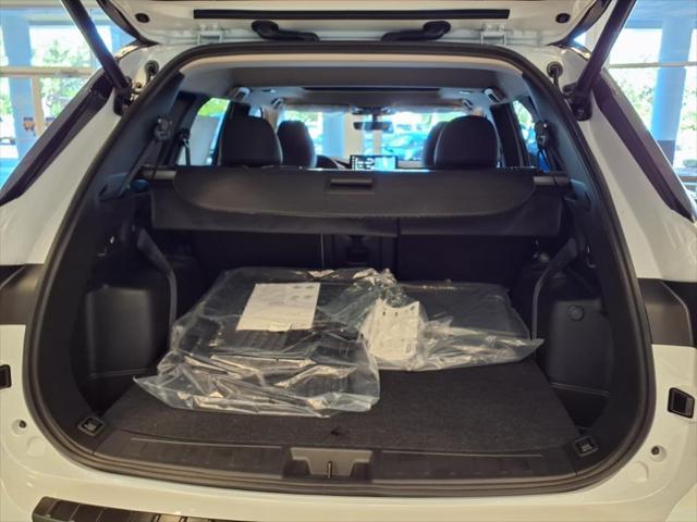 Photo of 2025 White Diamond With Black Roof Mitsubishi Outlander