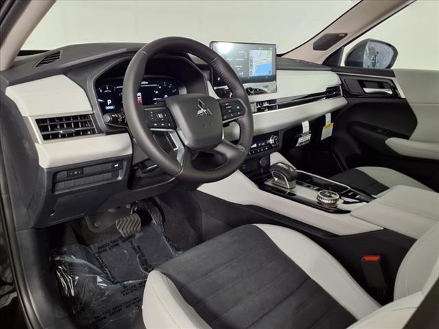 Photo of 2025 Black Diamond Mitsubishi Outlander