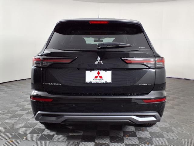 Photo of 2025 Black Diamond With Alloy Silver Roof Mitsubishi Outlander