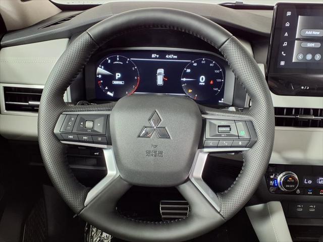 Photo of 2025 Black Diamond With Alloy Silver Roof Mitsubishi Outlander
