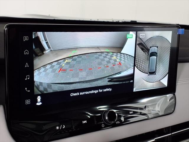 Photo of 2025 Black Diamond With Alloy Silver Roof Mitsubishi Outlander