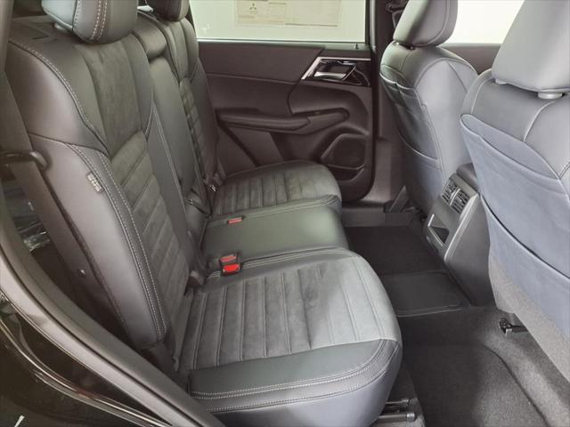 Photo of 2025 Black Diamond Mitsubishi Outlander PHEV