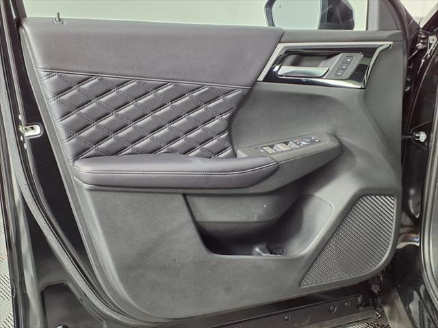 Photo of 2025 Black Diamond Mitsubishi Outlander PHEV