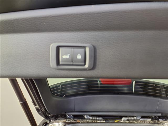 Photo of 2025 Labrador Black Pearl Mitsubishi Outlander