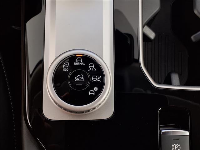 Photo of 2025 Labrador Black Pearl Mitsubishi Outlander