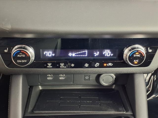 Photo of 2025 Labrador Black Pearl Mitsubishi Outlander