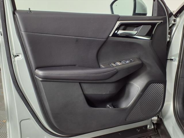 Photo of 2025 Alloy Silver Metallic Mitsubishi Outlander PHEV