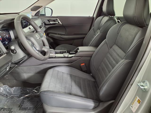 Photo of 2025 Alloy Silver Metallic Mitsubishi Outlander