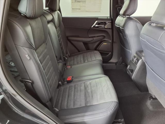 Photo of 2025 Graphite Gray Mitsubishi Outlander