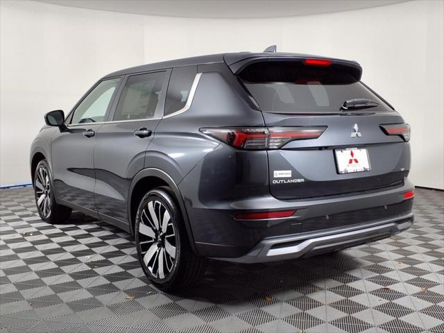 Photo of 2025 Graphite Gray Mitsubishi Outlander
