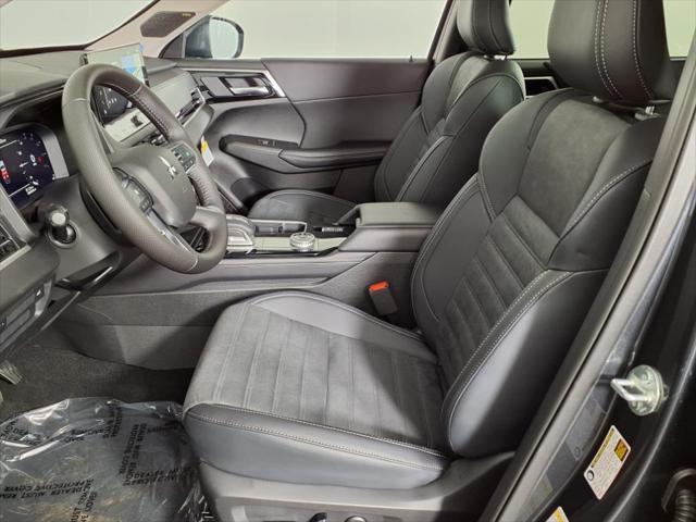 Photo of 2025 Graphite Gray Mitsubishi Outlander