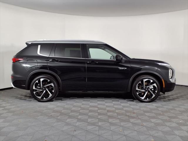 Photo of 2025 Black Diamond W/ Alloy Silver Roof Mitsubishi Outlander PHEV