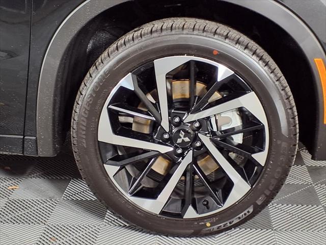 Photo of 2025 Black Diamond W/ Alloy Silver Roof Mitsubishi Outlander PHEV