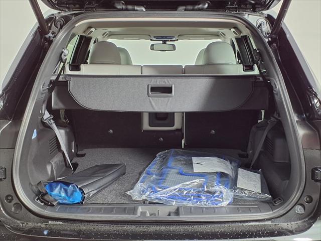 Photo of 2025 Black Diamond W/ Alloy Silver Roof Mitsubishi Outlander PHEV