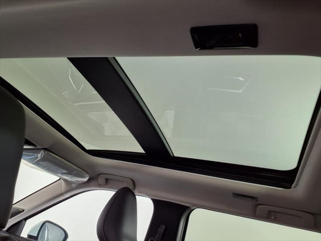 Photo of 2025 White Diamond Mitsubishi Outlander