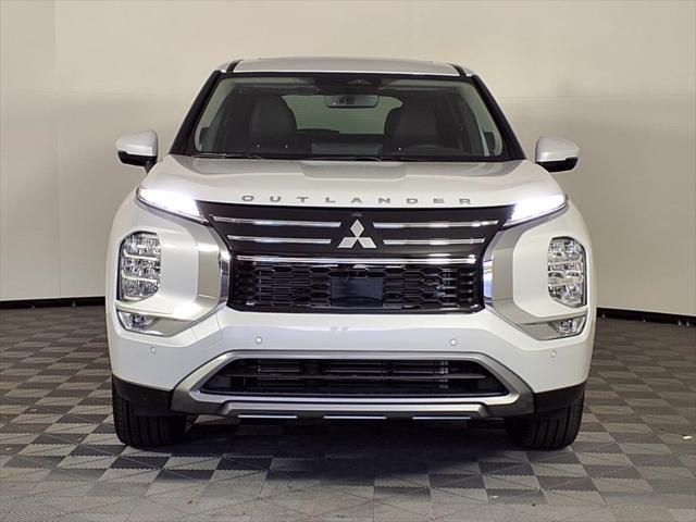 Photo of 2025 White Diamond Mitsubishi Outlander