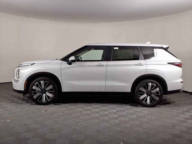 Photo of 2025 White Diamond Mitsubishi Outlander