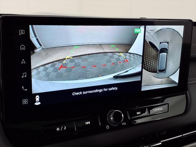Photo of 2025 White Diamond Mitsubishi Outlander