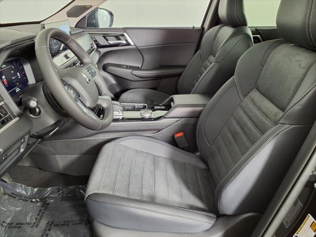 Photo of 2025 Labrador Black Pearl Mitsubishi Outlander