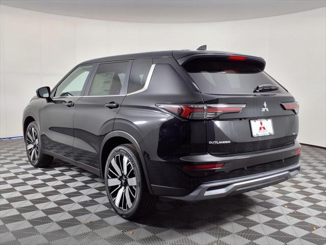 Photo of 2025 Labrador Black Pearl Mitsubishi Outlander