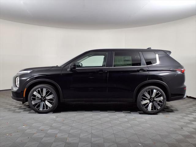 Photo of 2025 Labrador Black Pearl Mitsubishi Outlander