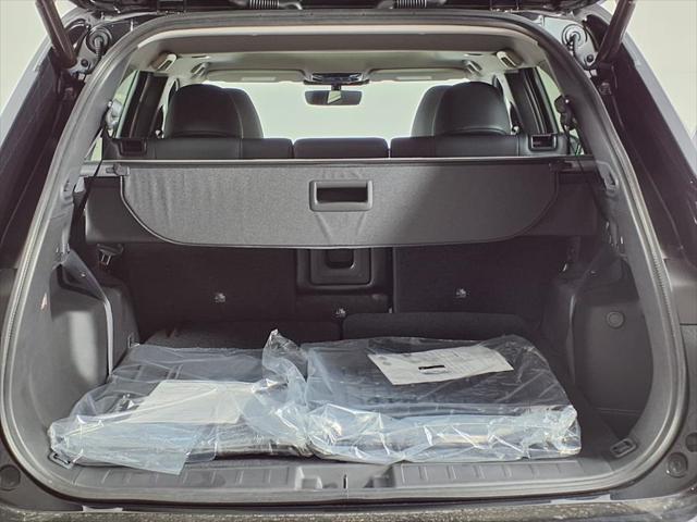 Photo of 2025 Labrador Black Pearl Mitsubishi Outlander