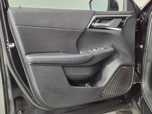 Photo of 2025 Labrador Black Pearl Mitsubishi Outlander