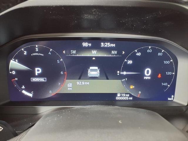 Photo of 2025 Labrador Black Pearl Mitsubishi Outlander
