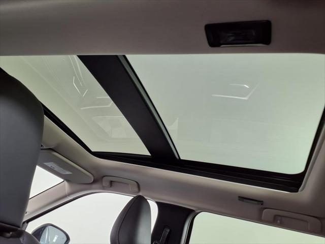 Photo of 2025 Labrador Black Pearl Mitsubishi Outlander