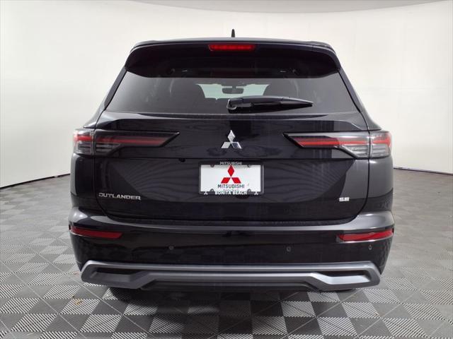 Photo of 2025 Labrador Black Pearl Mitsubishi Outlander