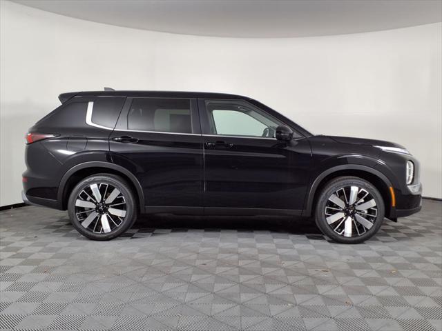 Photo of 2025 Labrador Black Pearl Mitsubishi Outlander