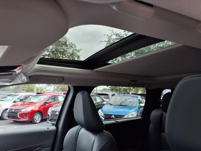 Photo of 2025 Black Diamond Mitsubishi Outlander