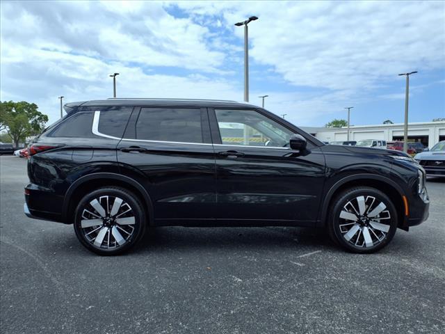 Photo of 2025 Black Diamond Mitsubishi Outlander